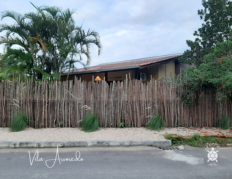 Casa Hibisco: 100m da Praia, próx. ao Beto Carrero