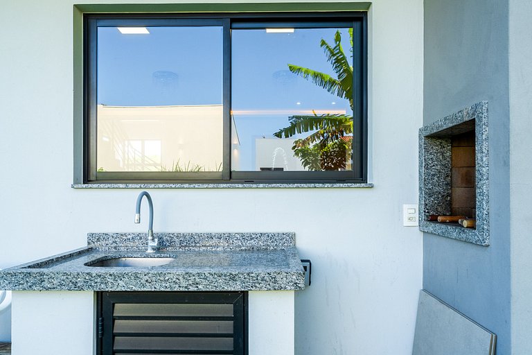 Casa Gladis: Seu Paraíso a Poucos Metros do Mar