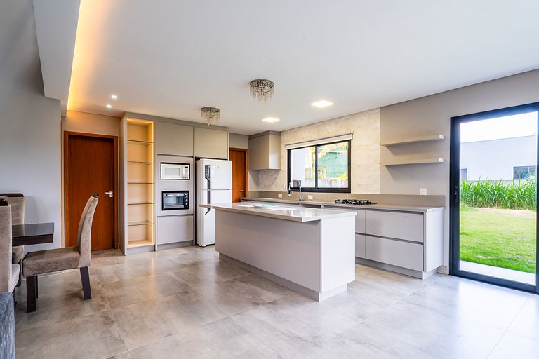 Casa Gladis: Seu Paraíso a Poucos Metros do Mar
