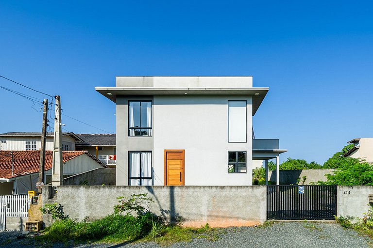 Casa Gladis: Seu Paraíso a Poucos Metros do Mar