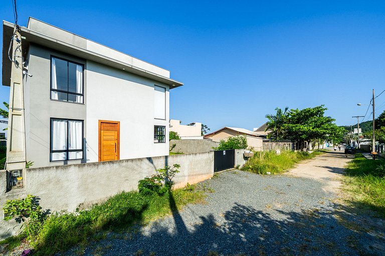 Casa Gladis: Seu Paraíso a Poucos Metros do Mar