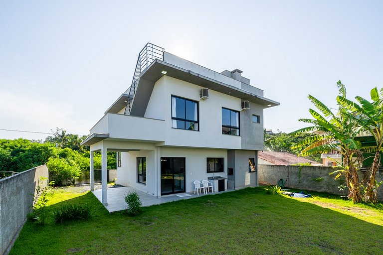 Casa Gladis: Seu Paraíso a Poucos Metros do Mar