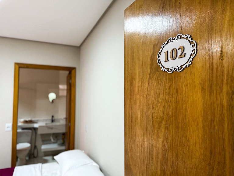 Pousada Vó Cristina: Quarto 102