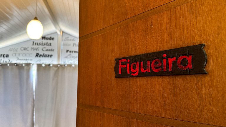 Pousada Bernúncia: Suíte Figueira – Com Varanda