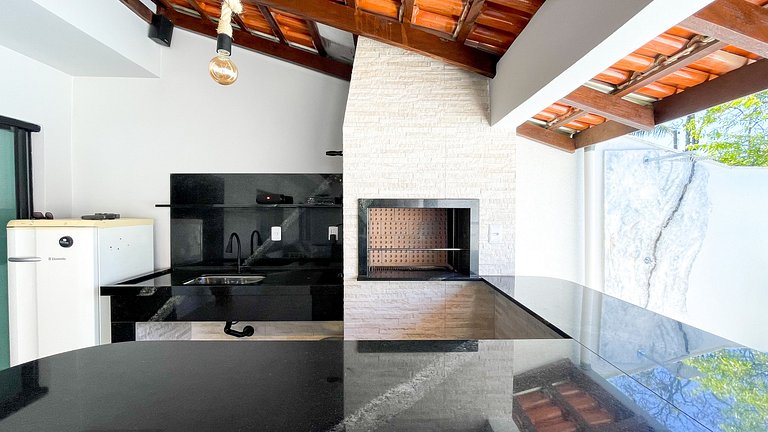 Deu Praia Beach House: Praia, Piscina e Diversão