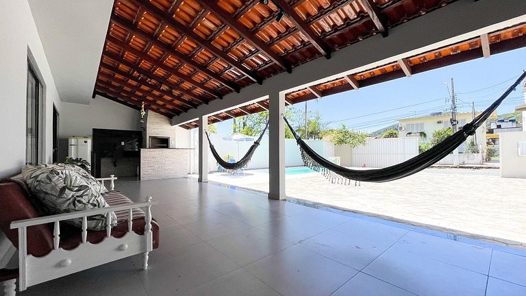 Deu Praia Beach House: Praia, Piscina e Diversão