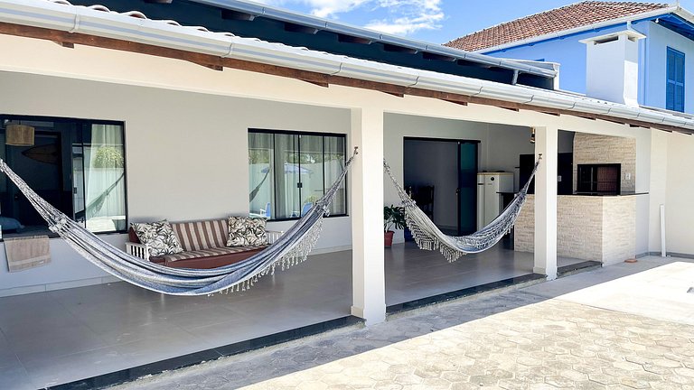 Deu Praia Beach House: Praia, Piscina e Diversão