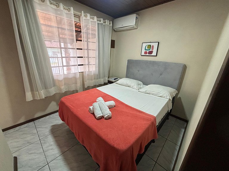 Apto 117 p/ ir caminhando ao Parque Beto Carrero