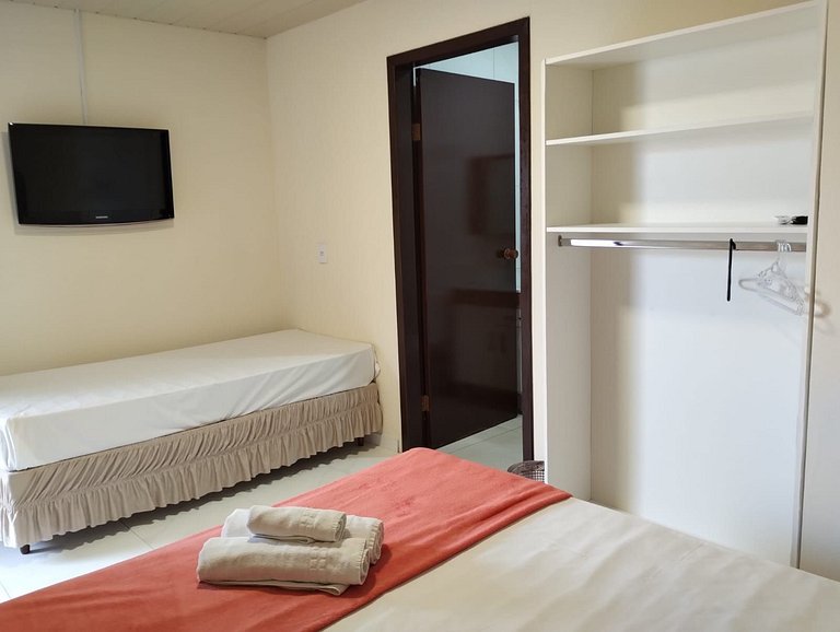 Apto 121 p/ ir caminhando ao Parque Beto Carrero