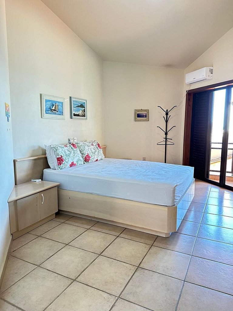 Refúgio Vista Mar com Piscina e 5 Suítes Espaçosas