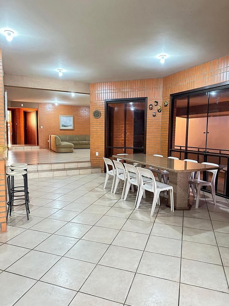 Refúgio Vista Mar com Piscina e 5 Suítes Espaçosas